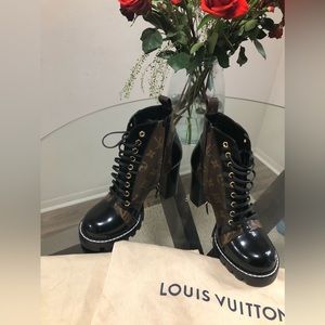 Excellent condition Authentic Louis Vuitton Star Trail Boots